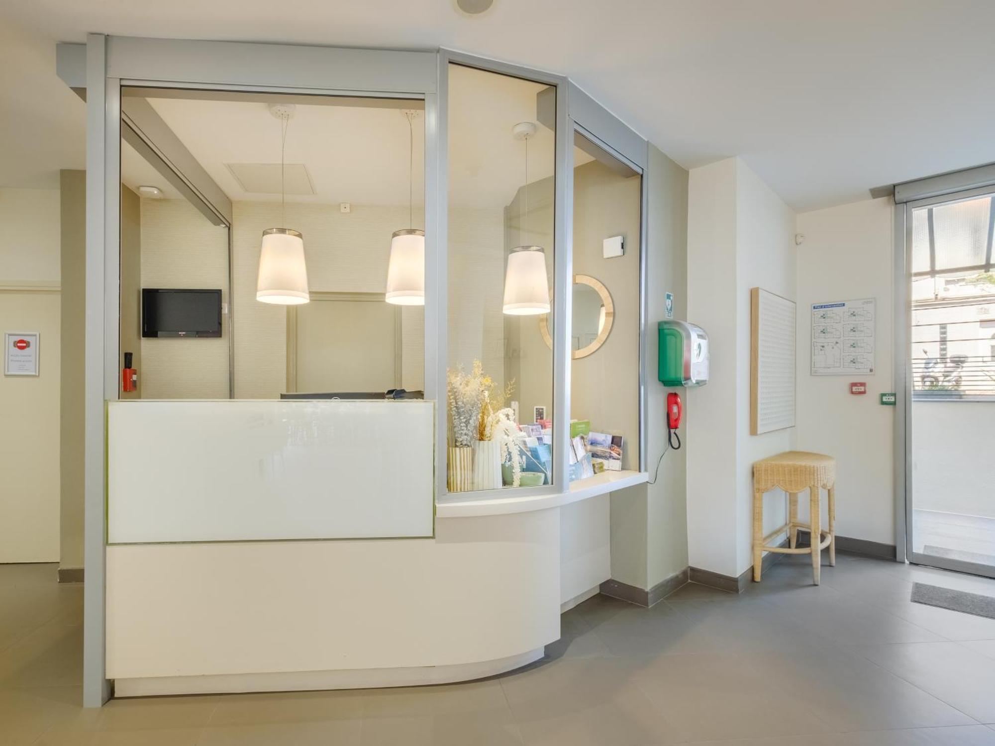 Antibes Hotel 3*