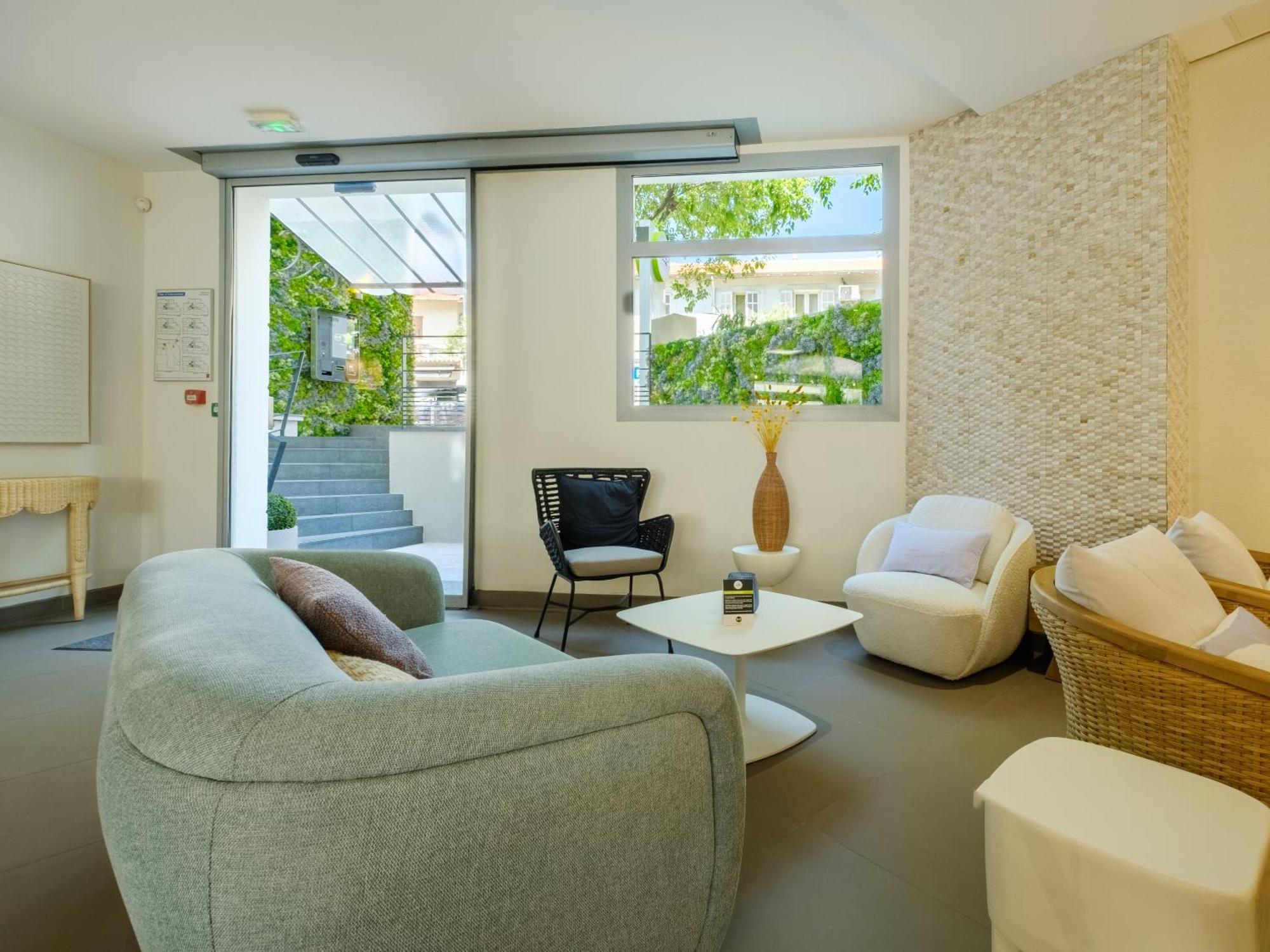 Antibes Hotel 3*