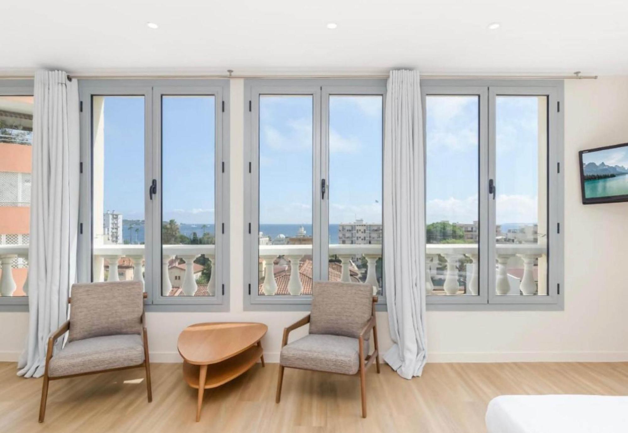 Antibes Hotel 3*